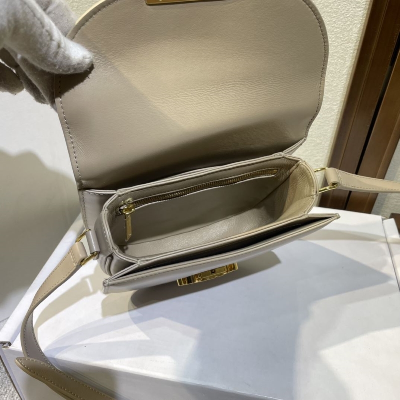 Ce1i*e triomphe bags